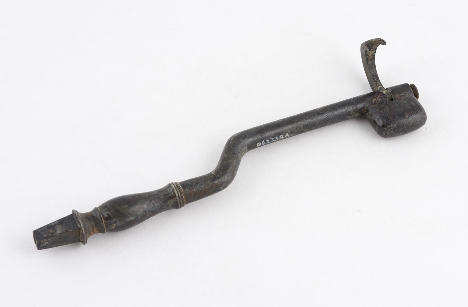 Double bend-type dental key | Science Museum Group Collection