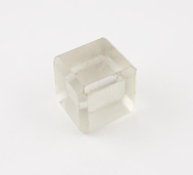 Glass mixing cube, English, 1901-1940