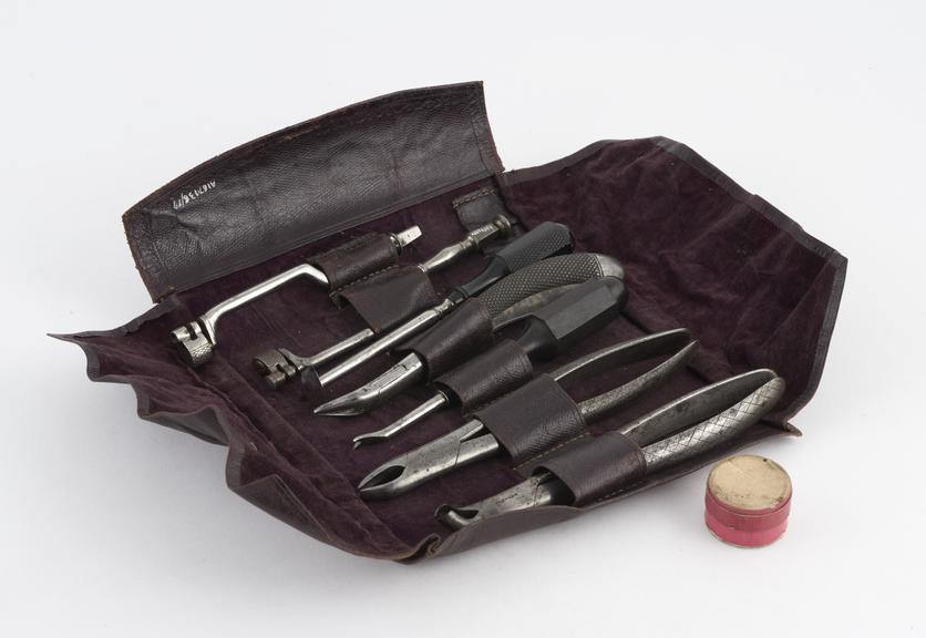 Dental instrument set, 8 instruments in leather roll