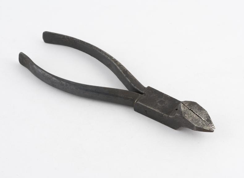 Cutting nippers, oblique, steel, English, 1880-1930