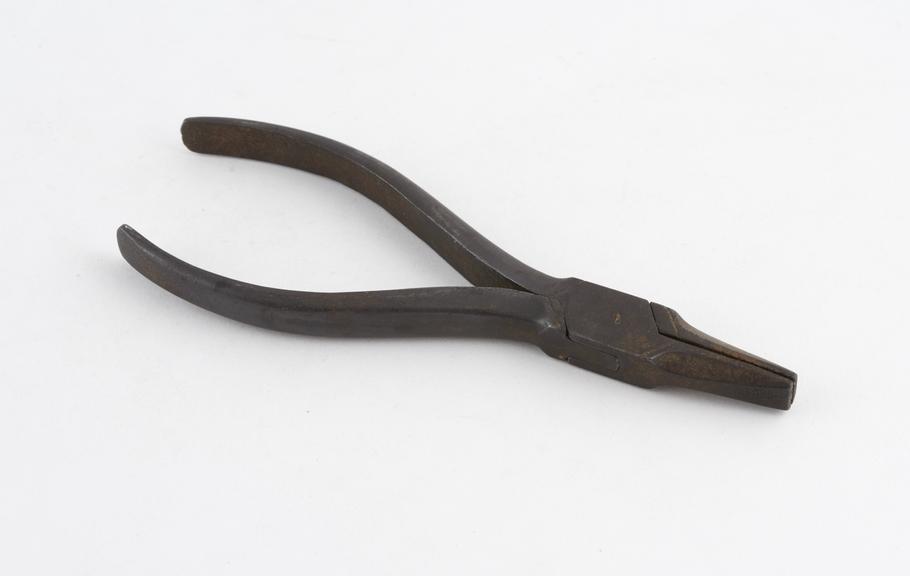 Flat workroom pliers, Stubs type, English, steel, 1901-1940