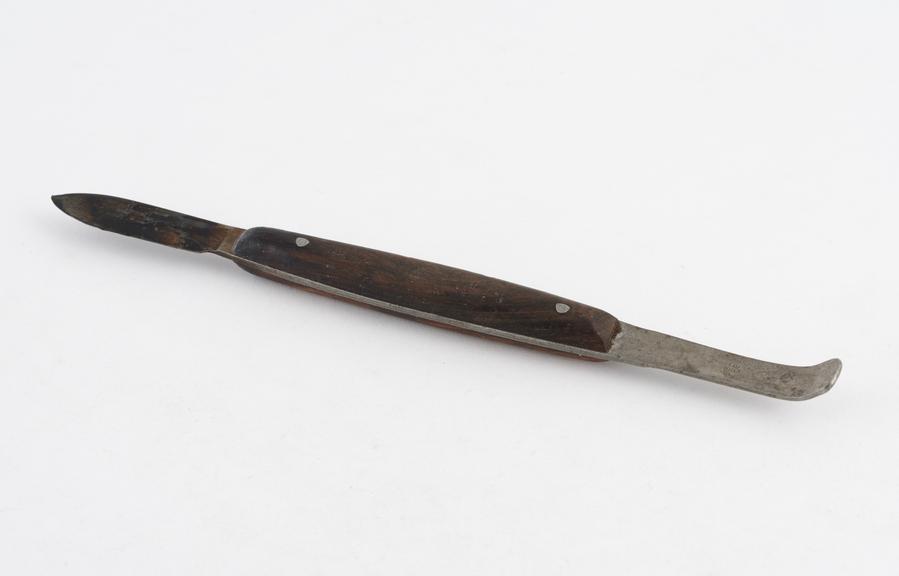 Fahnstock's wax knife, steel and wood, English, 1930-1960