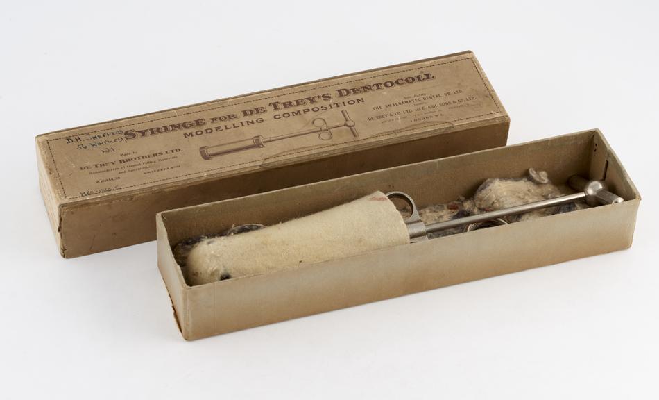 Dentocoll' impression compound mixing syringe, in original box