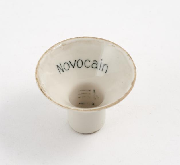 Porcelain anaesthetic mixing thimble, for Novocaine