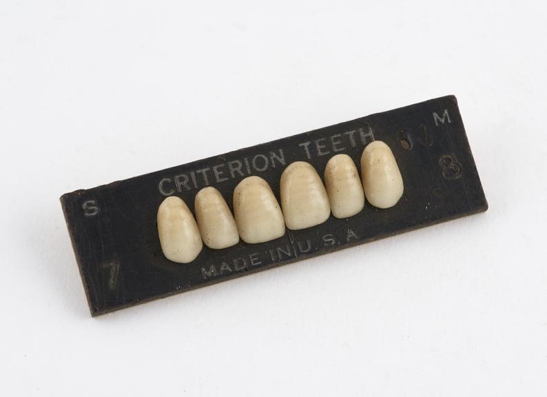 Set of pinned upper anterior porcelain teeth, Criterion'