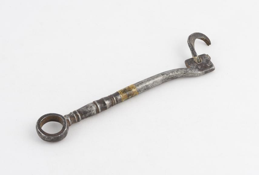 Dental key, single bend, no handle, steel, French, 1790-1840