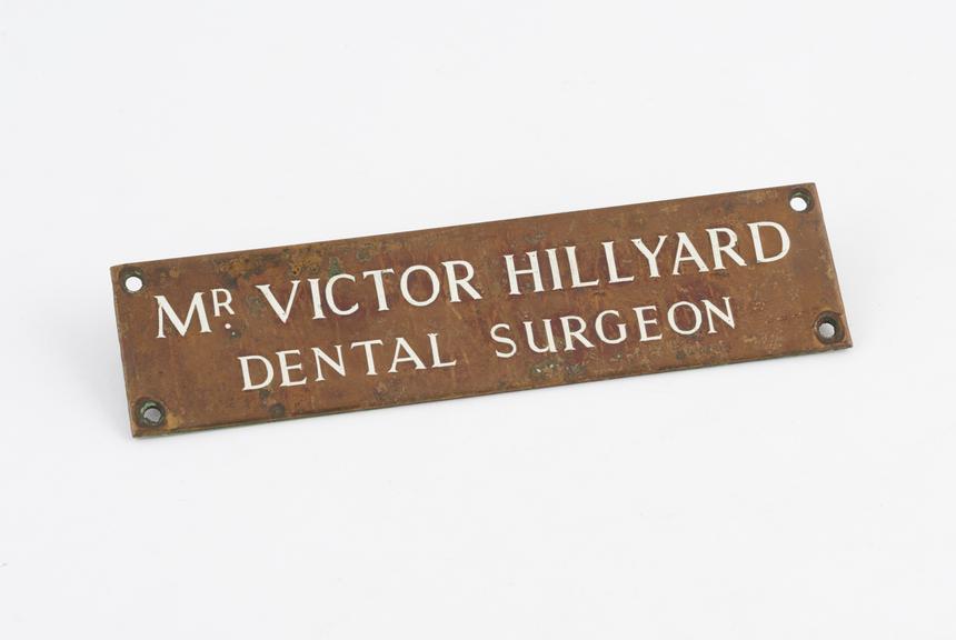 Surgery name plate of Victor William Hillyard, 22 Rosslyn Hill