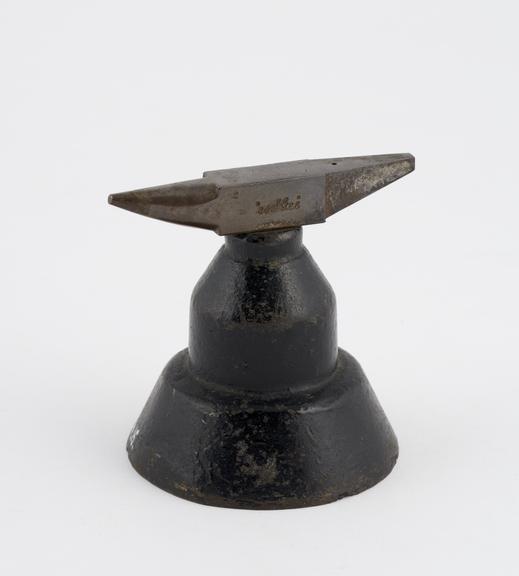 Light anvil, for dental use, probably German Manufacture