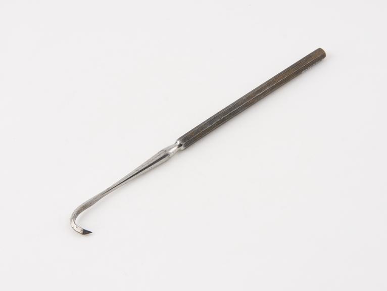 Dental descaler, no.12, steel with gold-painted handle