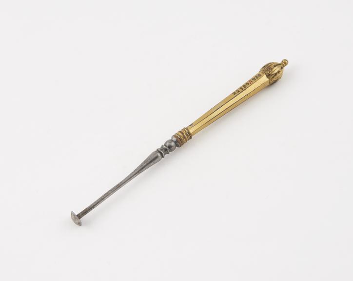 Dental scaler, steel with gilt brass handle, Italian, 1701-1820