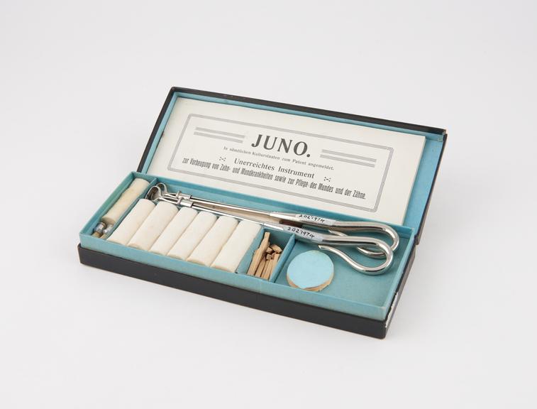 Juno' dental hygiene set, in cardboard box