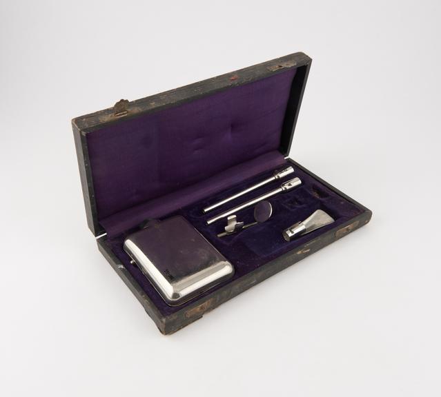 Oral inspection light set, battery operated, in fitted case