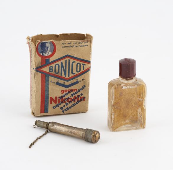 'Bonicot' outfit, comprising a bottle of solution