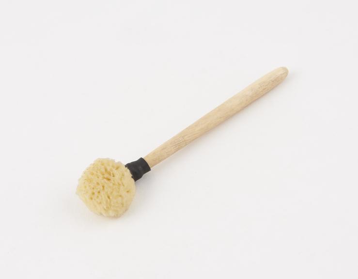 Tooth sponge, bone handle, 1865-1900