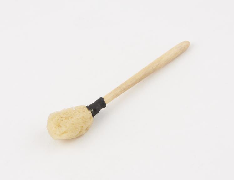 Tooth sponge, bone handle, 1865-1900