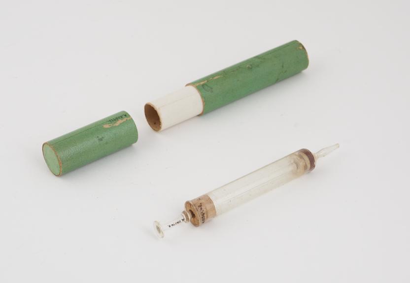 Glass wound syringe, piston-action, in box