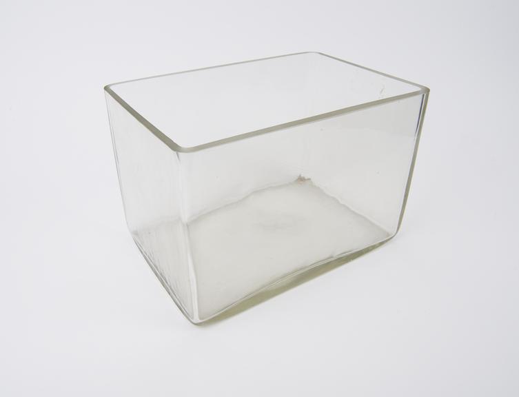 Chromatography tank