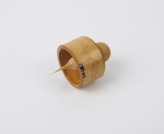 Yellow plastic stopper lid