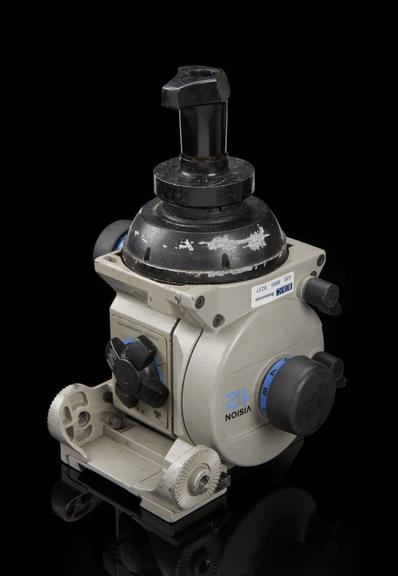 Vinten \"Vision 12\" Pan-tilt head