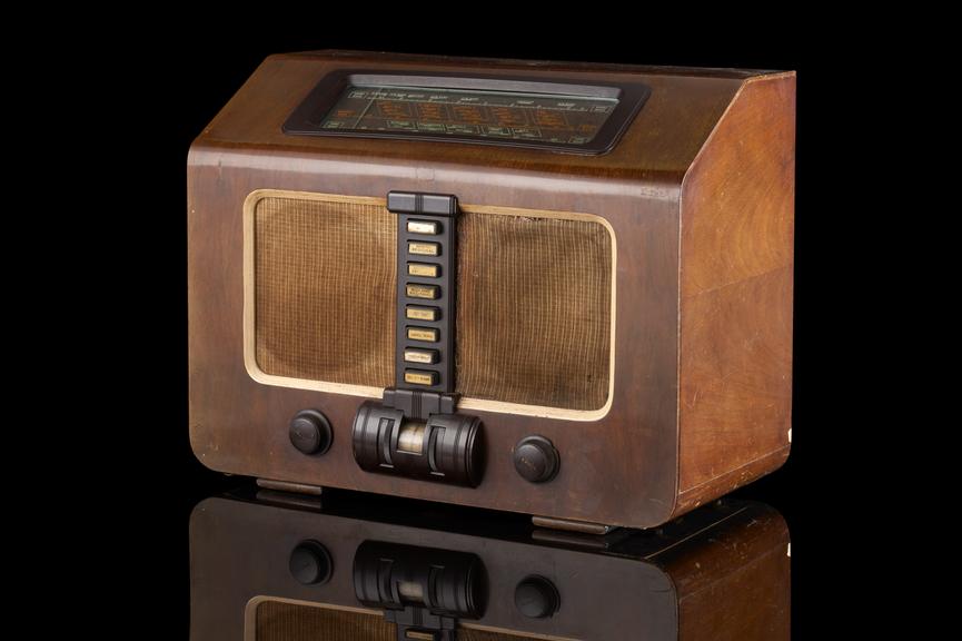 HMV radio receiver