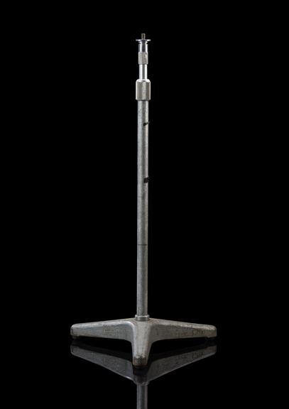 Microphone stand