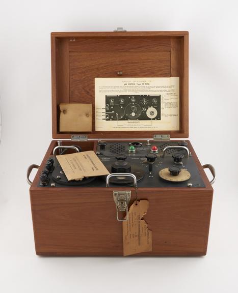 Marconi pH meter, type TF717A, in wooden box. ca 1950