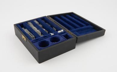 Case of cuvettes for Hilger-Watts spectrometer