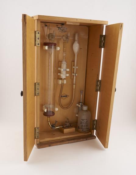 Haldane apparatus, glass, in portable wooden case