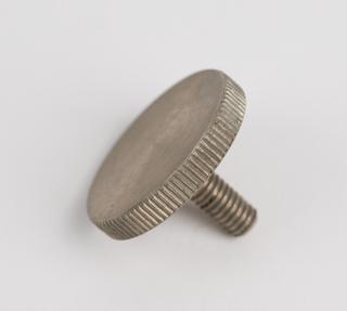 Adjustment screw for miniature membrane manometer