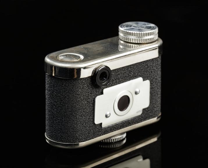 Metal-bodied subminiature camera for 18mm wide rollfilm 14 x