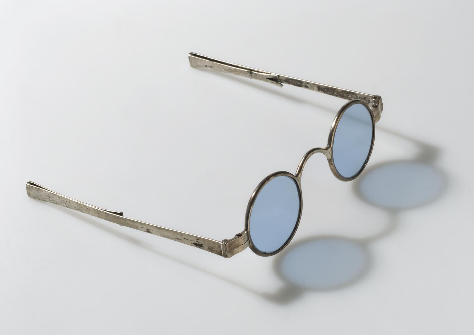 Moveable Spectacles Transverse folding spectacles | Science Museum Group Collection