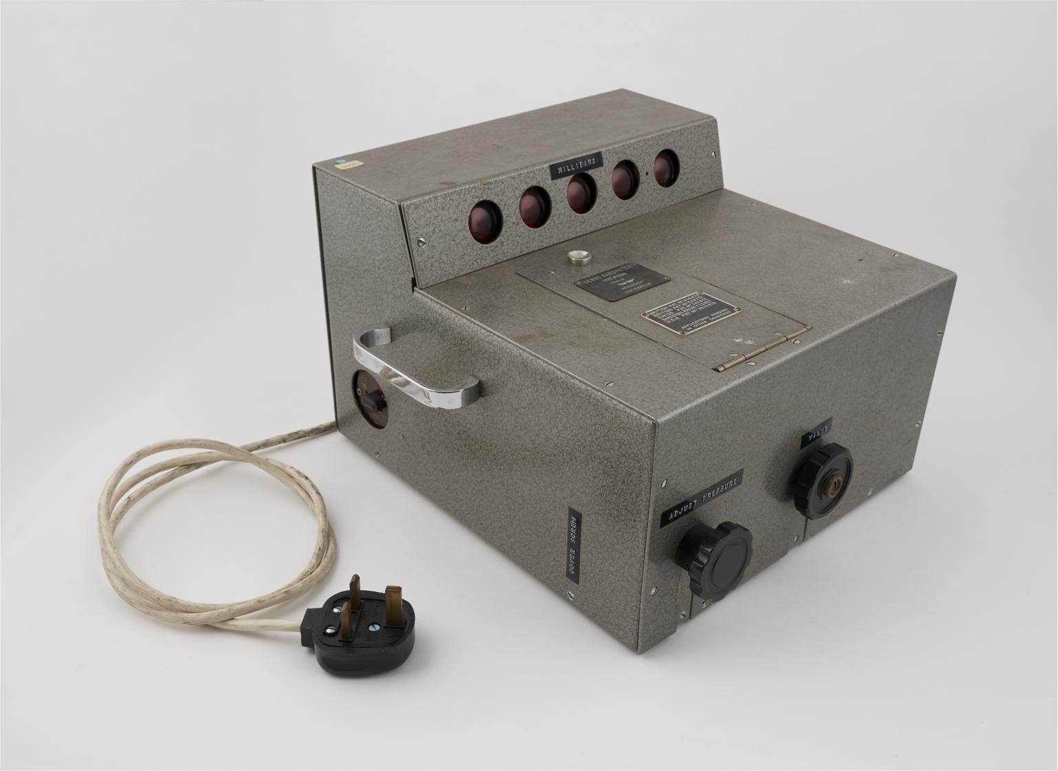 Servo barometer type M2288 | Science Museum Group Collection