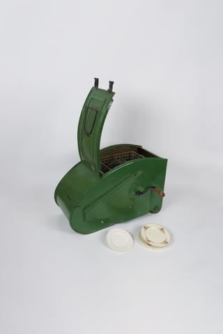 "Polliwashup" portable washing-up machine