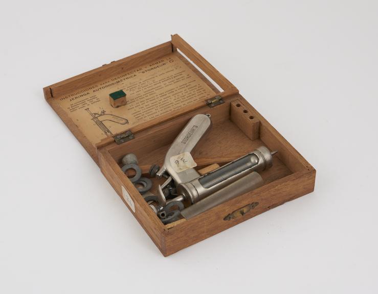 Stordeur's Automatic Dosing Syringe