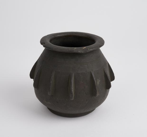 Bulbous mortar, bronze, 12 triangular projections