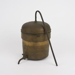 Metal urn for self-regulating heating apparatus