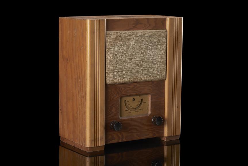 Wartime Civilian Radio Receiver