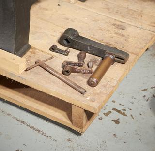 Driving Winch, 3 Adjusting Winches and Chuck Key