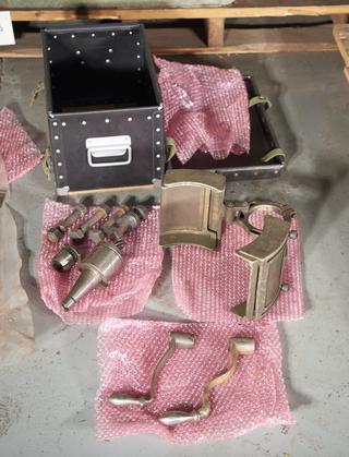 1 cutter fitted into a Clarkson collett