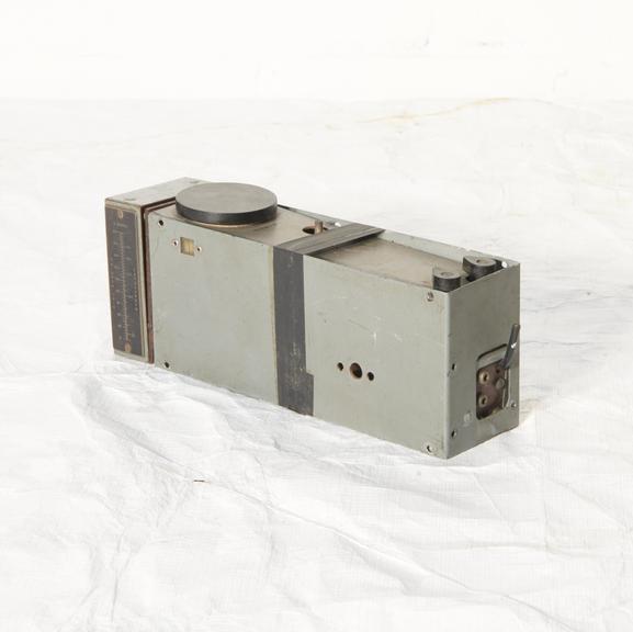 MCR1 'Biscuit Tin' Radio Receiver and Tuning Coil Unit