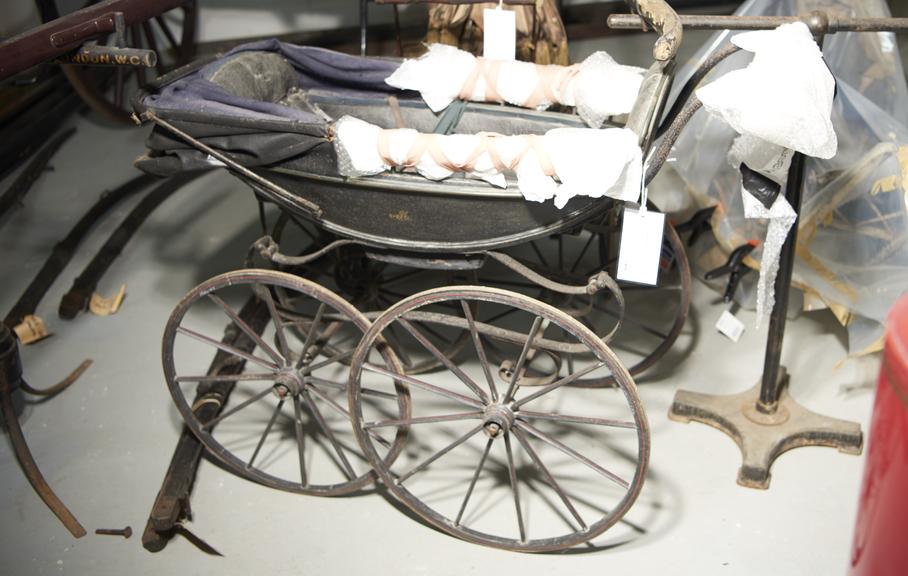 Landau-Type Child's Perambulator