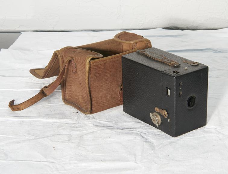 No. 2 Hawkeye Model B Box Camera with Case