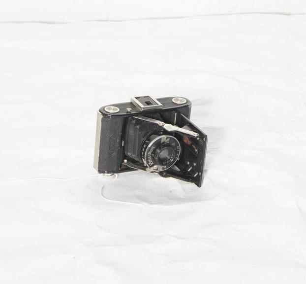 'Ikonta 520/18' Folding Roll Film Camera