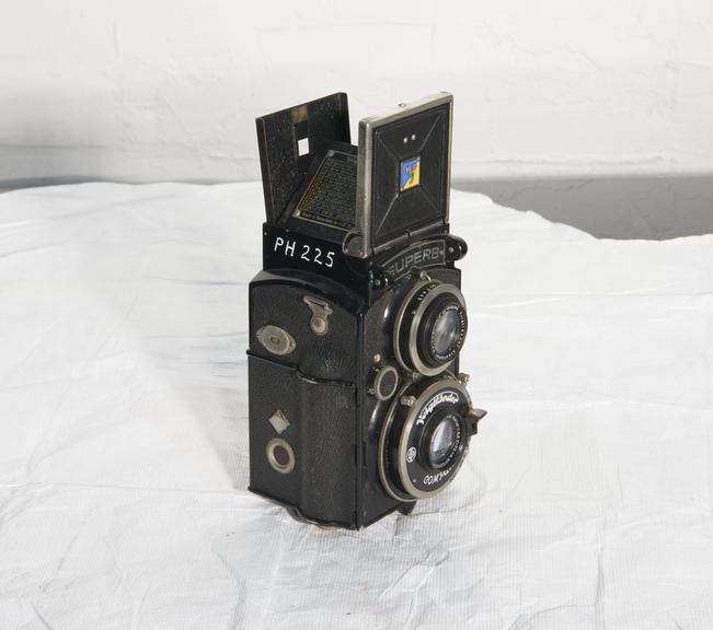 'Superb' Model Twin Reflex Camera, 1935