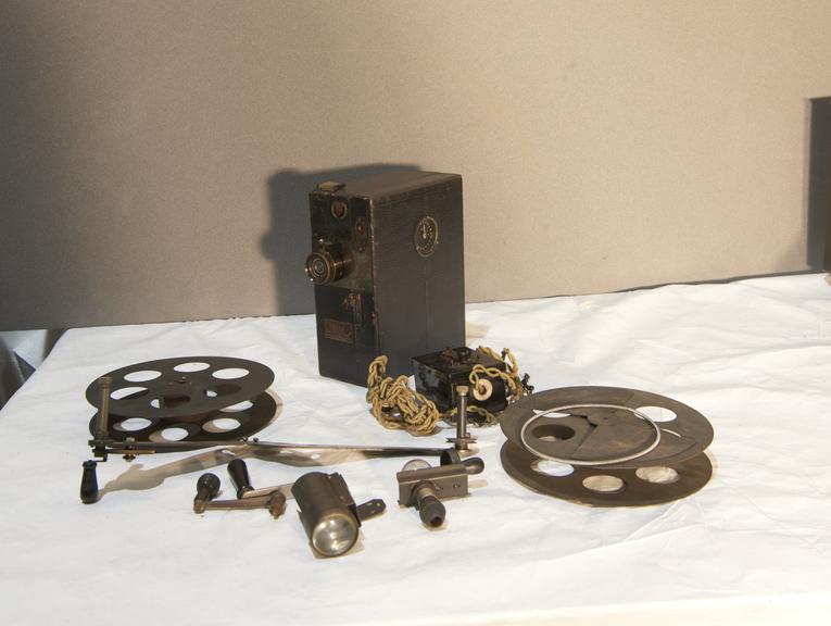 Klix 35mm Cine Camera/Projector Model 2