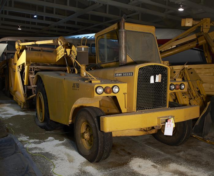 Tractor and elevating scraper unit