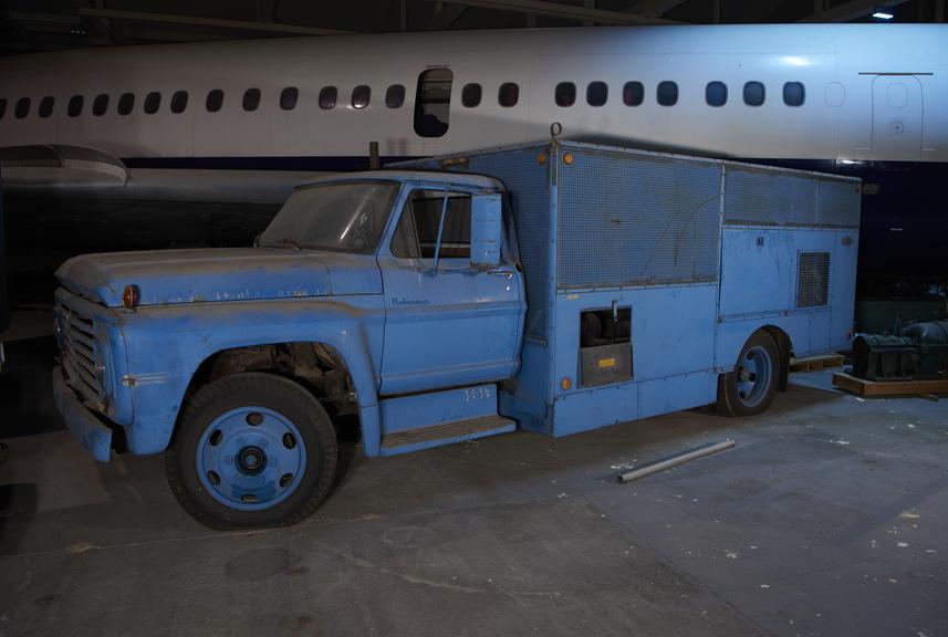 Aircraft Ground Support Vehicle: Air-Conditioning Truck