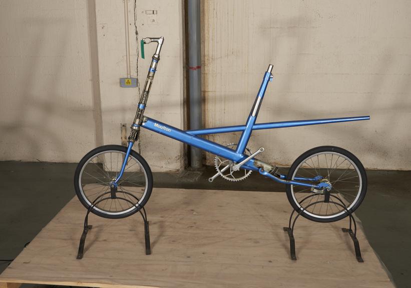 Moulton bicycle, sectioned frame