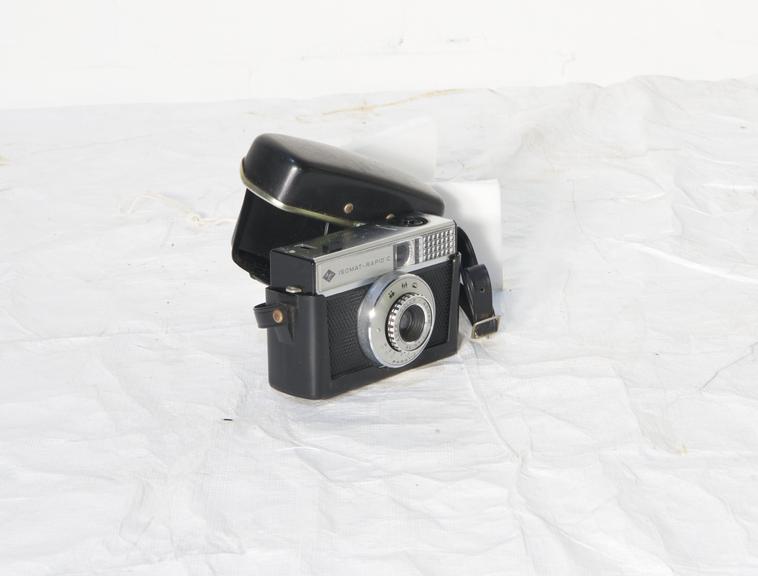 Agfa "Isomat-Rapid C" 35mm. camera with 38mm. f4.5 Agfa Color-Agfa lens in Paratic shutter and carrying case