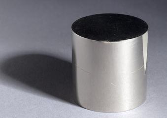 Nickel model of present Standard Kilogramme of platinum